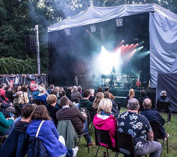 muziekclub N9 op Kasteeldomein van Wippelgem: SPINVIS + USI ES_10