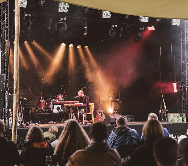 muziekclub N9 in de Huysmanhoeve: ROOSBEEF + THE SHADOW MACHINE_3