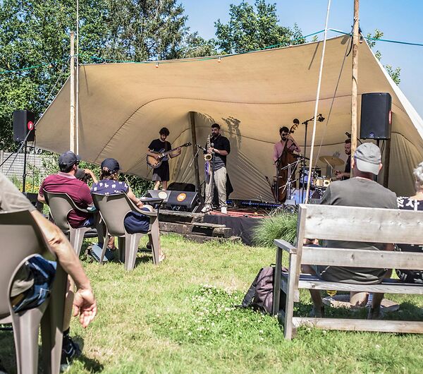 muziekclub N9 in den gevloerden bos: COMMANDER SPOON_8