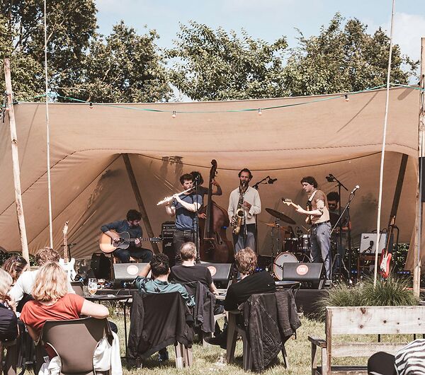 muziekclub N9 in den gevloerden bos: THE MILK FACTORY_6