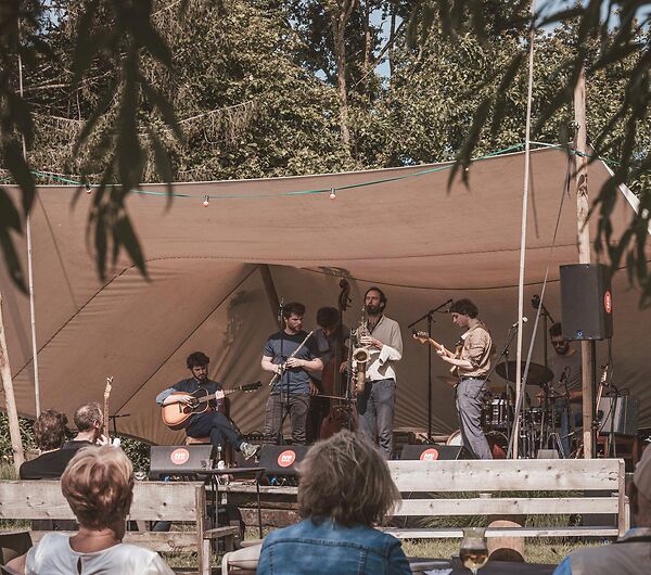 muziekclub N9 in den gevloerden bos: THE MILK FACTORY_1