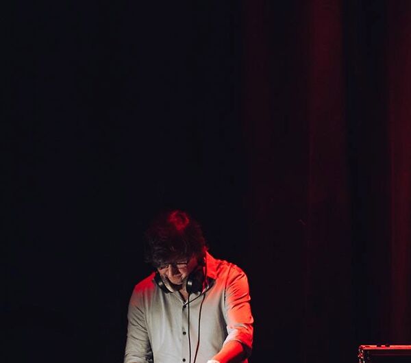 THE DELINES + DJ BACK TO MONO_6