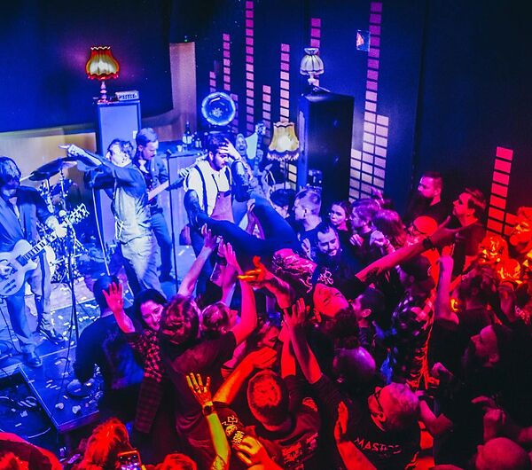PIGSx7 + ALKERDEEL + AN EVENING WITH KNIVES + ARSON + STEREOSEAT + WHOLES + CLUB KLUNEN DJ'S_9
