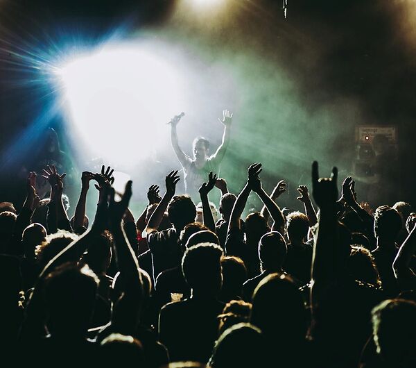 PIGSx7 + ALKERDEEL + AN EVENING WITH KNIVES + ARSON + STEREOSEAT + WHOLES + CLUB KLUNEN DJ'S_7
