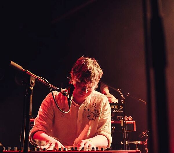 ISAAC ROUX + THE CHRISTIAN CLUB (solo)_3